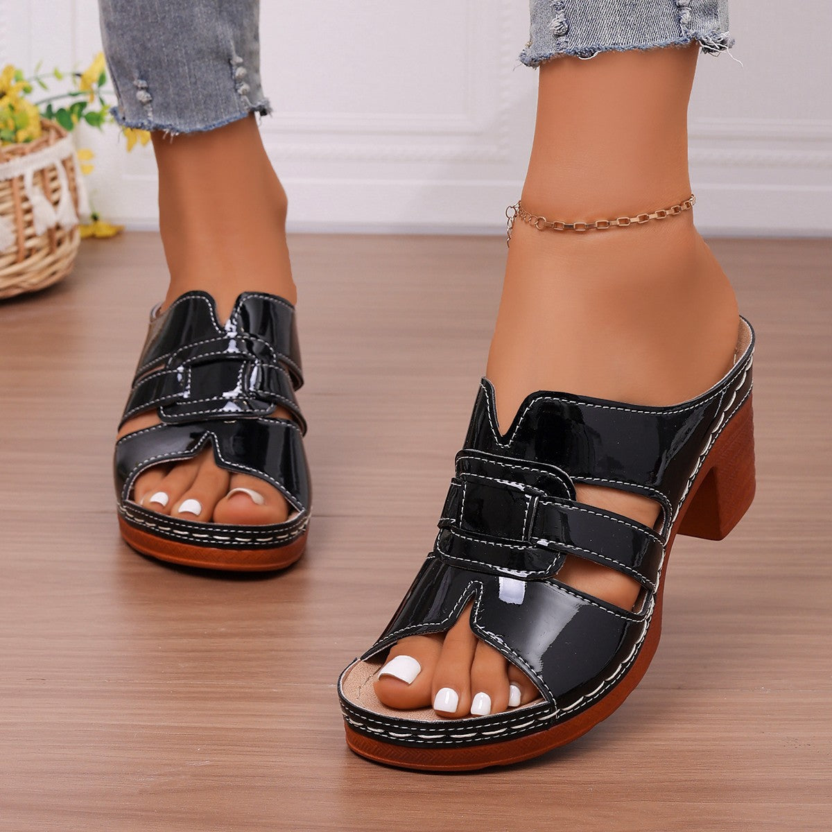 🔥Last Day Sale 60%🔥Women's Hollow-out Platform Retro Wooden Sandals